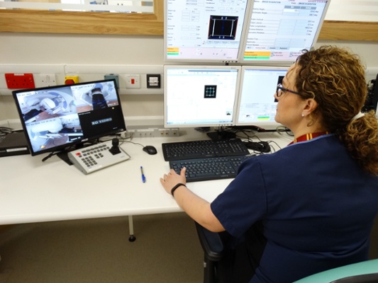 Lead radiographer Nia O’Rourke using the treatment planning
system