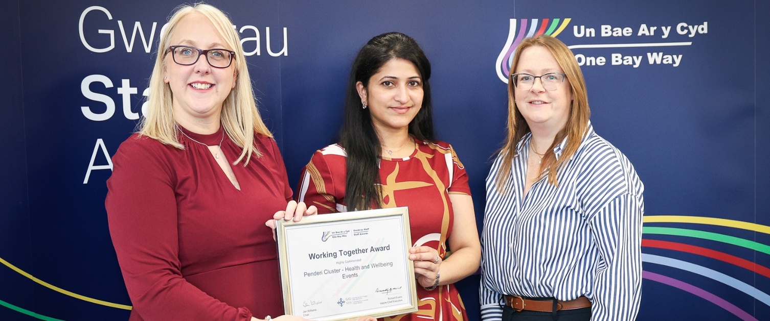 Sowndarya and Anna being presented with a certificate