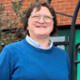 Llun Sue Morgan yn gwenu
