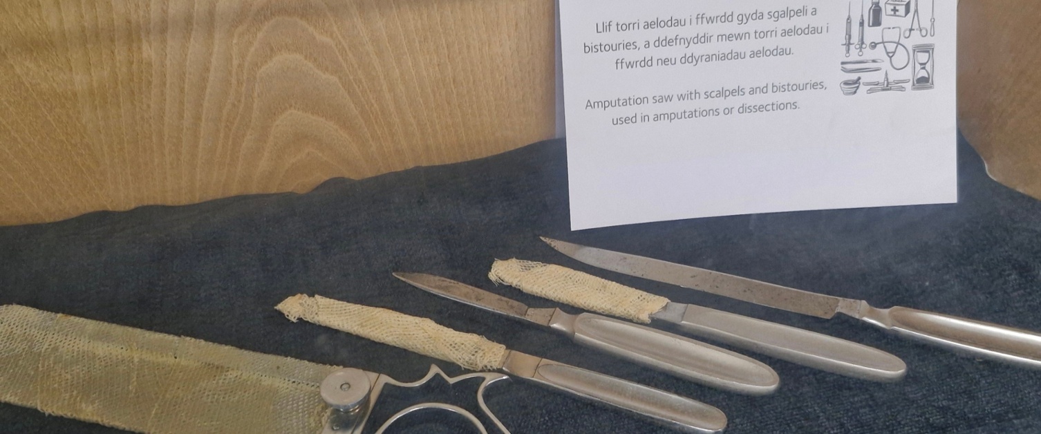 Amputation saw and knives