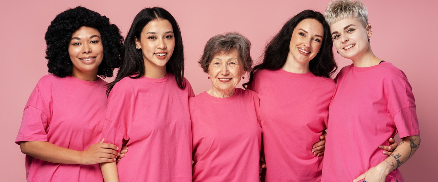 Pump menyw yn sefyll a gwisgo crysau-t pinc