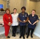 Y staff yn sefyll gyda