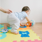 Baby_crawling_with_toy.png