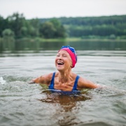 Older_lady_swimming_in_lake.jpg