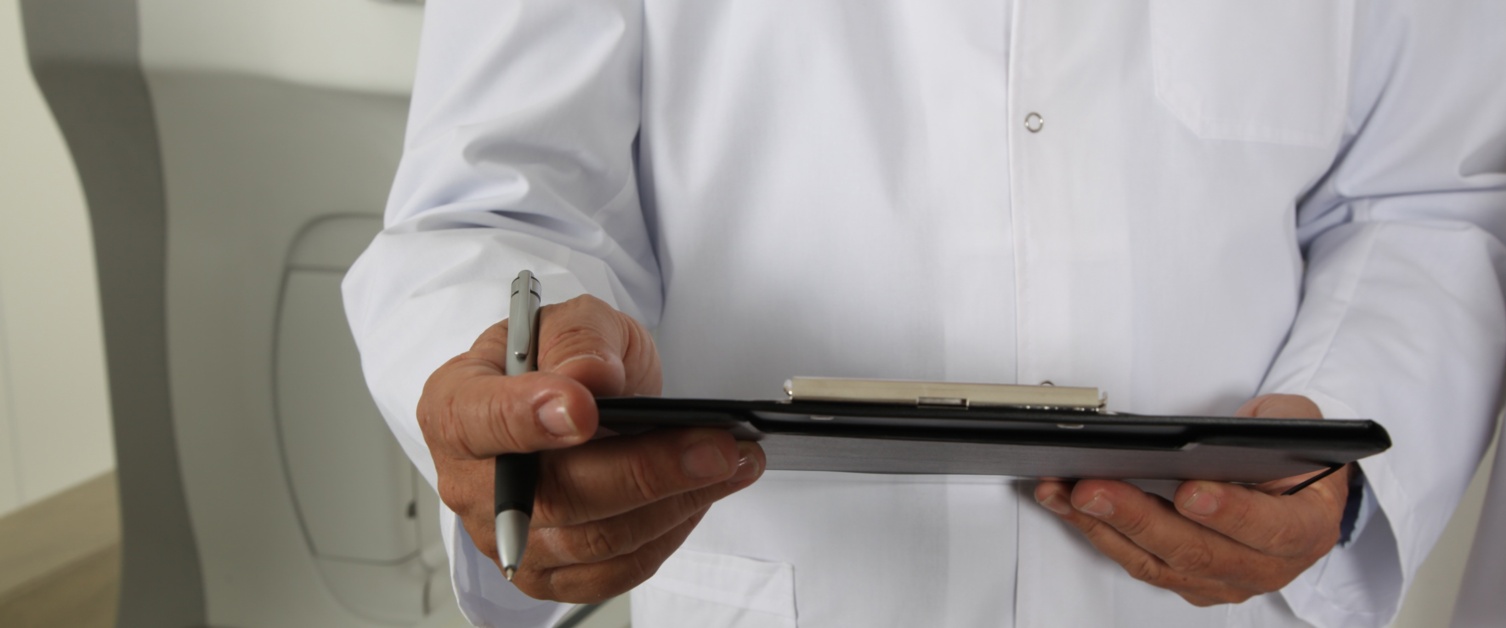 Image of a doctor holding a clipboard