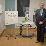 Photo 2 - Consultant Ophthalmic Surgeon Mr Sanjiv Banerjee with the NAVI....jpg