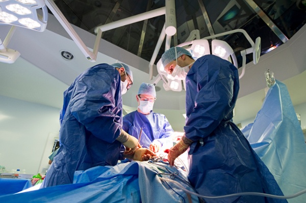 Operating Theatre staff_crop.jpg - Cardiff and Vale University Health Board