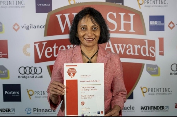 Dr Heena Singhal receiving the Welsh Veteran Awards finalists’ certificate.