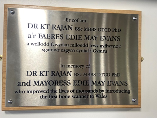 Plaque to honour Dr KT Rajan and Edie May Evans