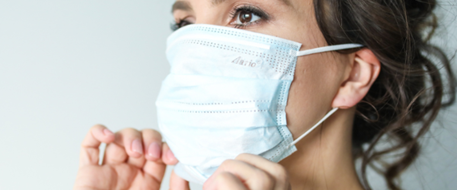 Diweddariad Pwysig: Mae gwisgo masgiau bellach yn ofynnol ym mhob lleoliad ysbyty acíwt a chymunedol