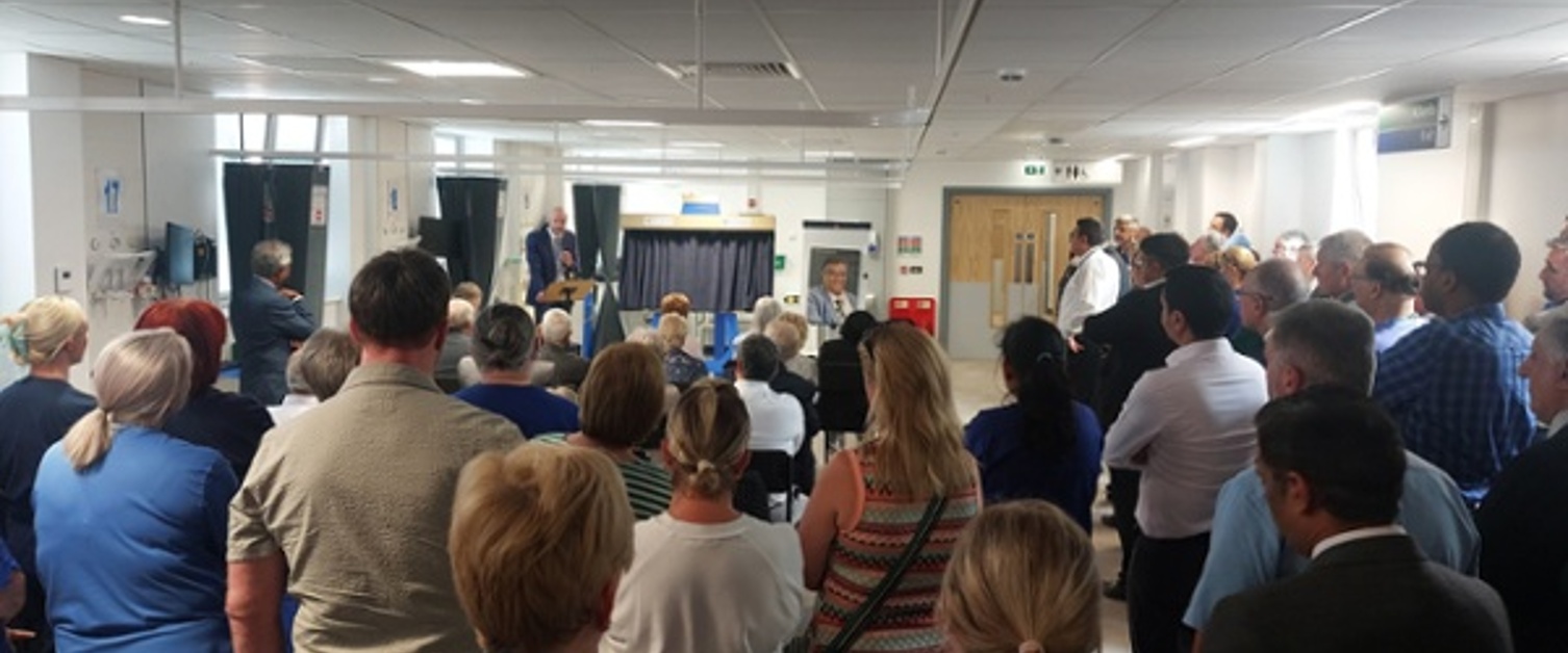 Mae BIPCTM yn enwi ystafell theatr newydd ar ôl yr Athro P N Haray