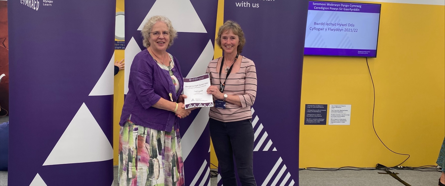  Aberytwyth University Vice Chancellor Elizabeth Treasure with Frailty Nurse for South Ceredigion Cluster Sarah Pask