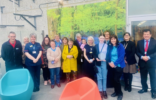 Patients to benefit from ward's new outdoor space - Hywel Dda ...