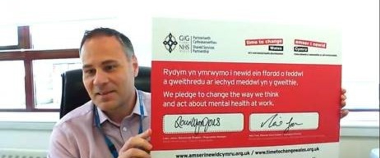 Neil Frow signs the pledge
