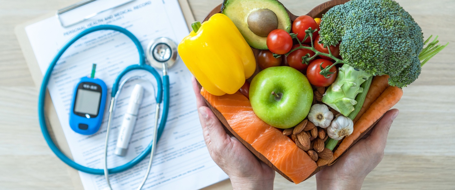 Image of a health bowl of food and a doctors clipboard.