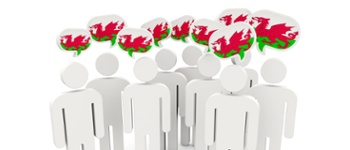 Pobl â baner Cymru wedi