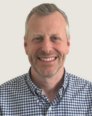 Mark Brand (Ffisiotherapydd Ymgynghorol)