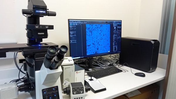 microfluidics microscope and screen with data on it