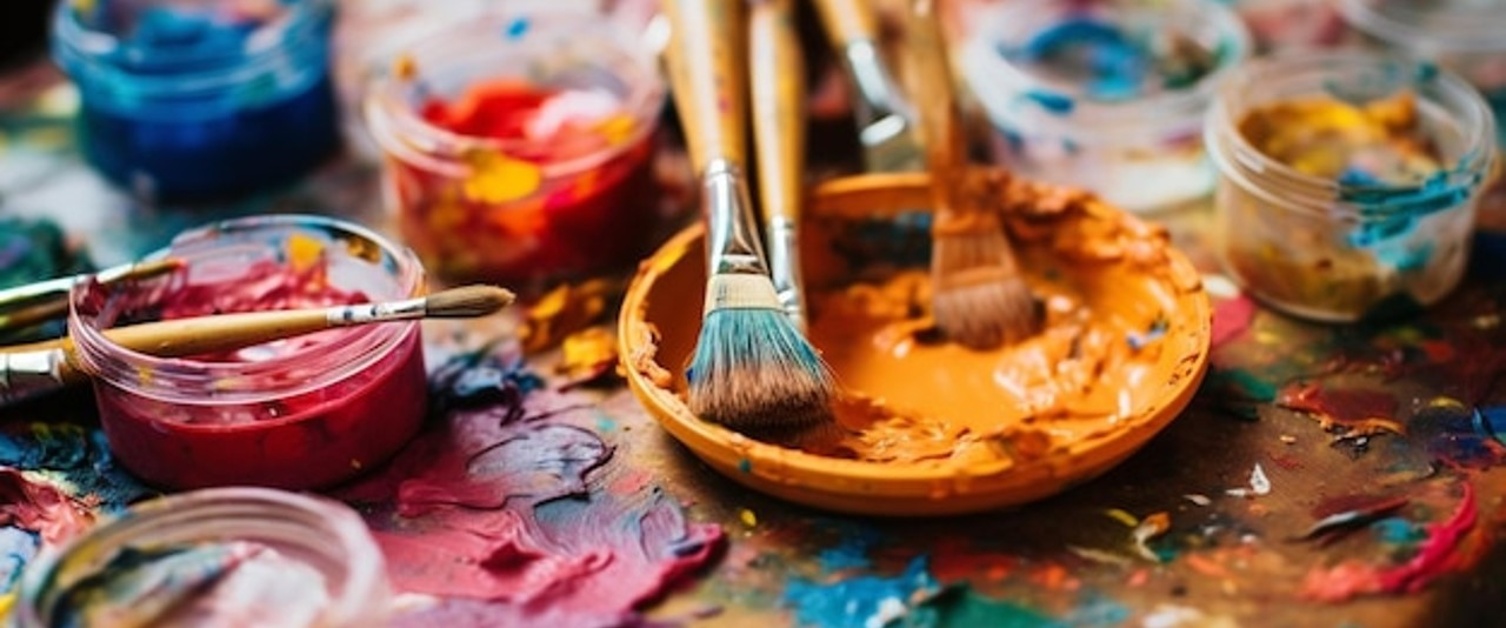 Paint brushes on a paint tray